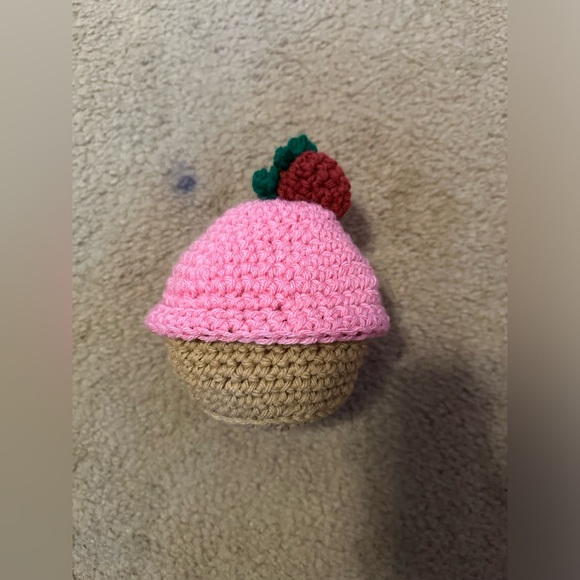 Crochet stuffed cupcake - Picture 2 of 7